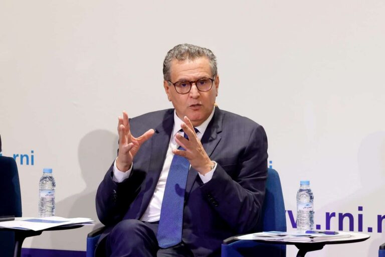 أخنوش: الأغلبية متماسكة ومتضامنة وبرلمانيو “الأحرار” مدعوون للافتخار بإنجازات الحكومة والدفاع عنها