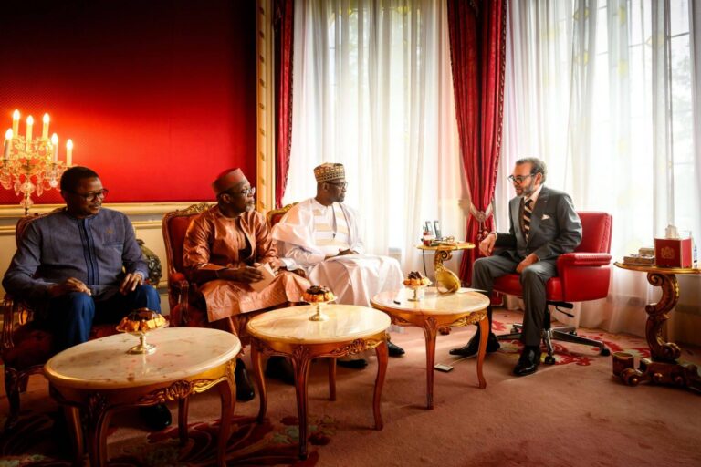 Sa Majesté le Roi reçoit les ministres des Affaires étrangères des trois pays membres de l’Alliance des États du Sahel