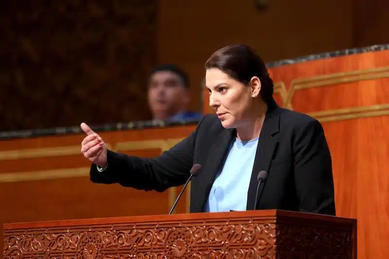 المنصوري توضح موقف الوزارة من منح رخص السكن الجزئية