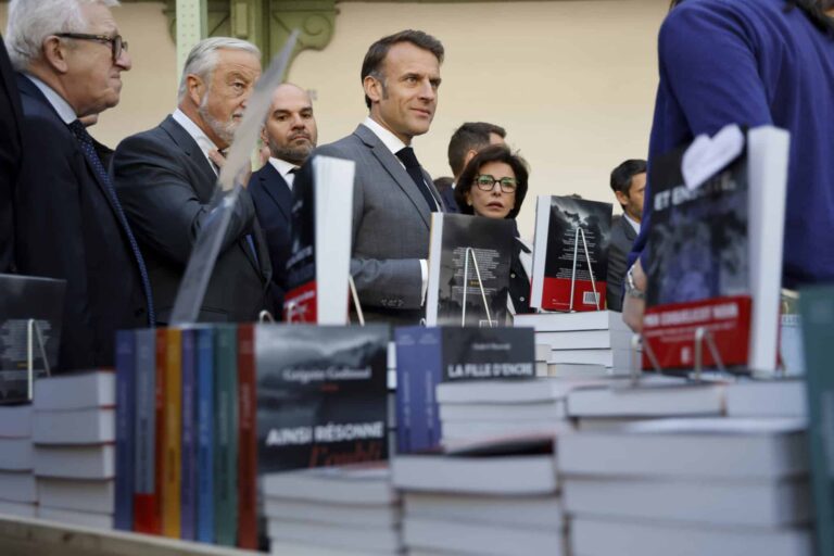 مهرجان باريس للكتاب 2025.. بنسعيد "فخور" باختيار المغرب كضيف شرف