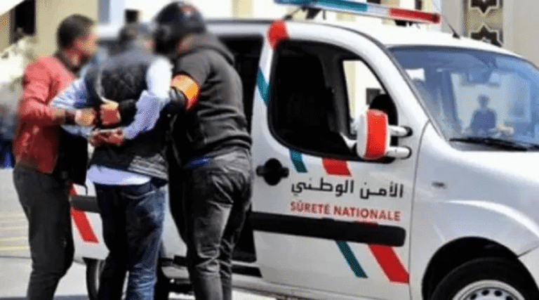 فيديو يفضح سارق بالوعة الصرف الصحي بالدار البيضاء