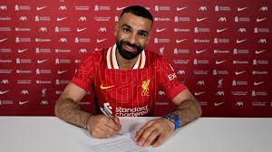 المصري صلاح يمدد عقده مع ليفربول حتى 2027