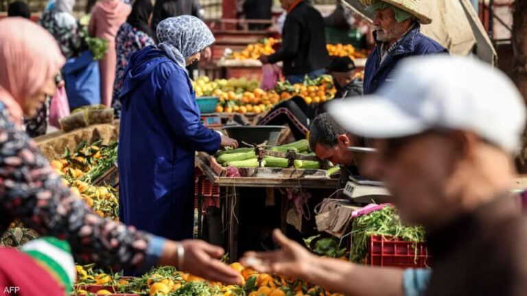 تدهور المعيشة يدفع مغاربة لاستنزاف مدخراتهم واللجوء إلى الاقتراض