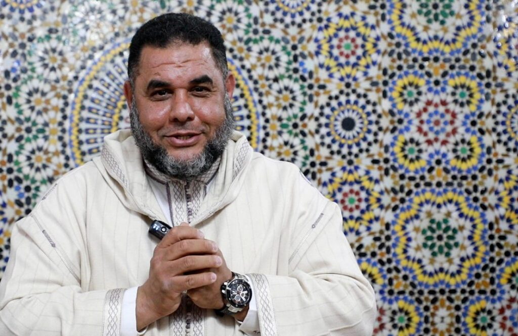 كوتش ظلامي.. اشترط زواج ابنته بعد نضجها واستكمال دراستها فيما فرض زواج "العروبية" القاصر