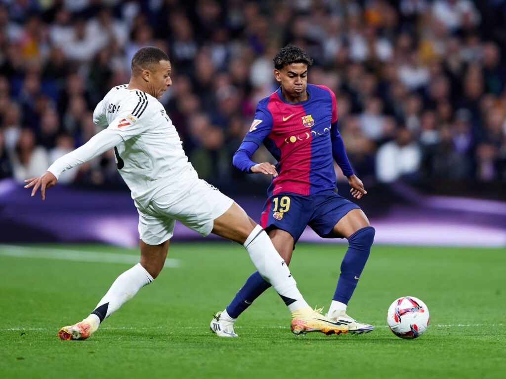 "الكلاسيكو 261".. قمة نارية بين برشلونة والريال