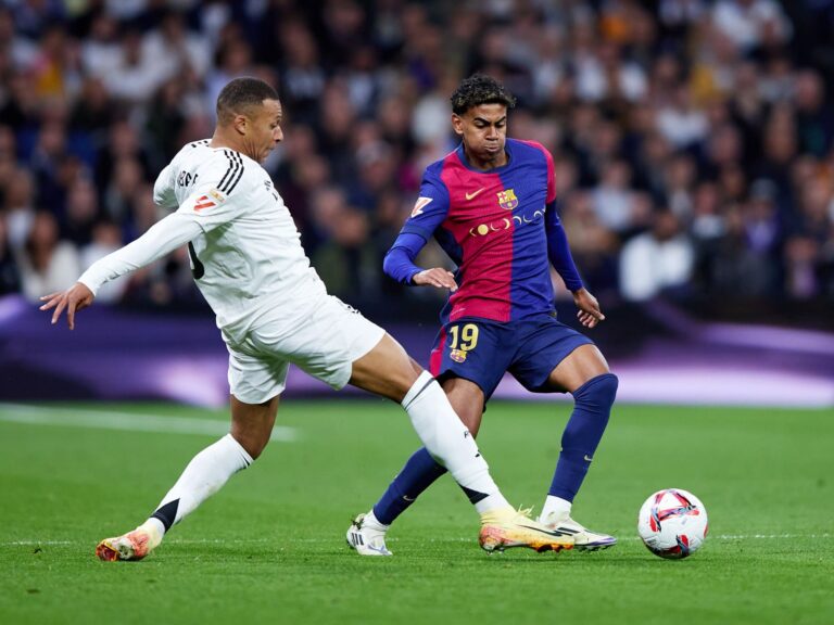 "الكلاسيكو 261".. قمة نارية بين برشلونة والريال