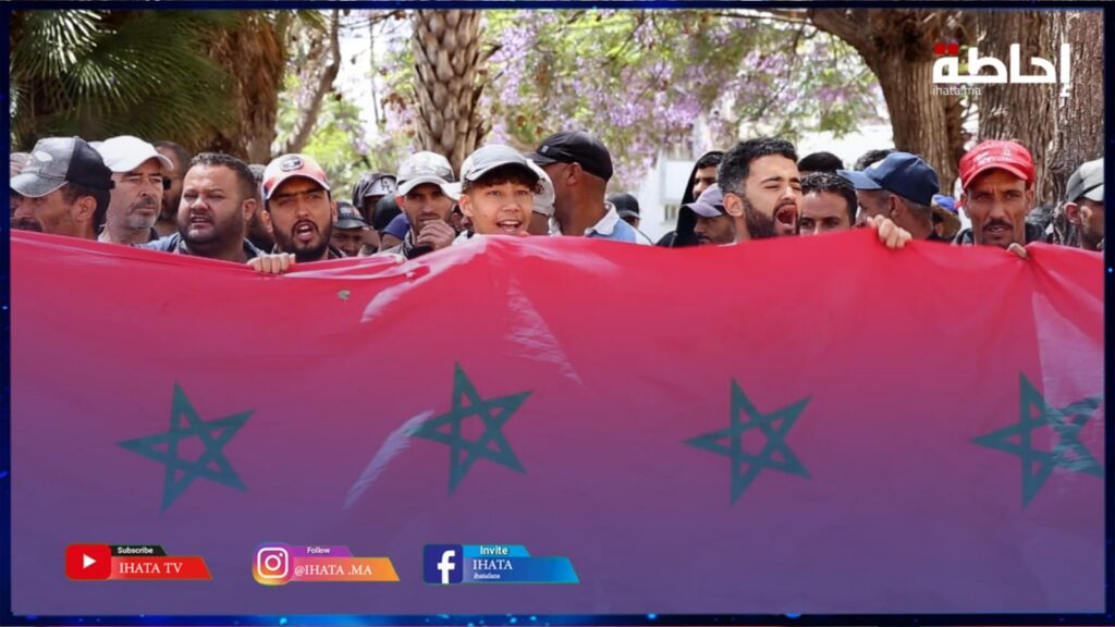 تجار سوق "دالاس" يحتجون أمام عمالة الحي الحسني بعد بدء عملية هدم محلاتهم (فيديو)