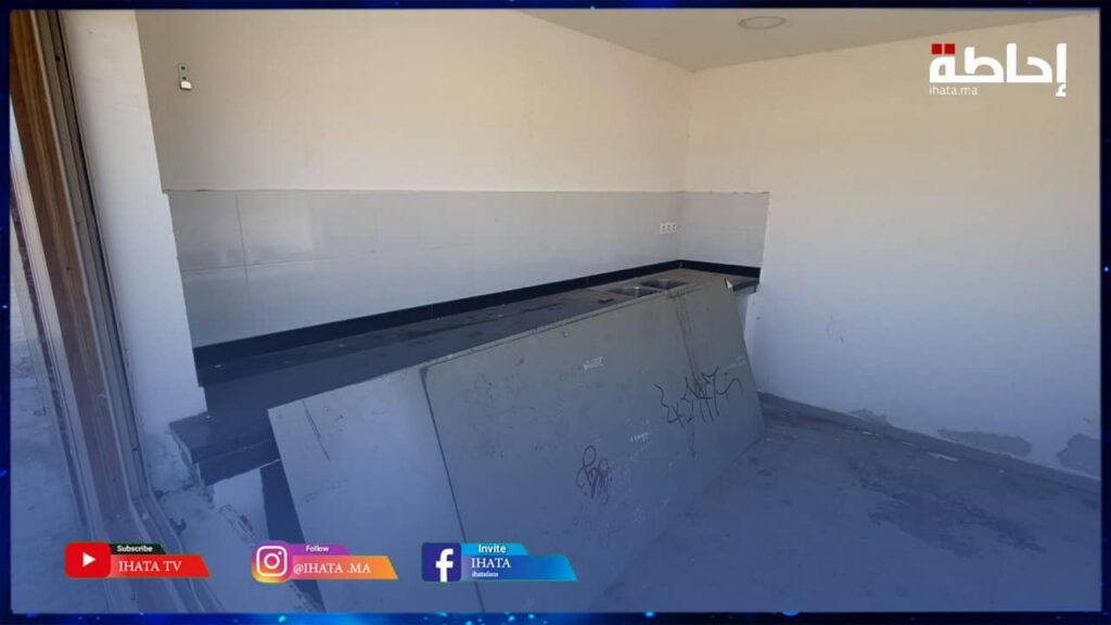 الإهمال والخراب يدمران كورنيش المحمدية (فيديو)