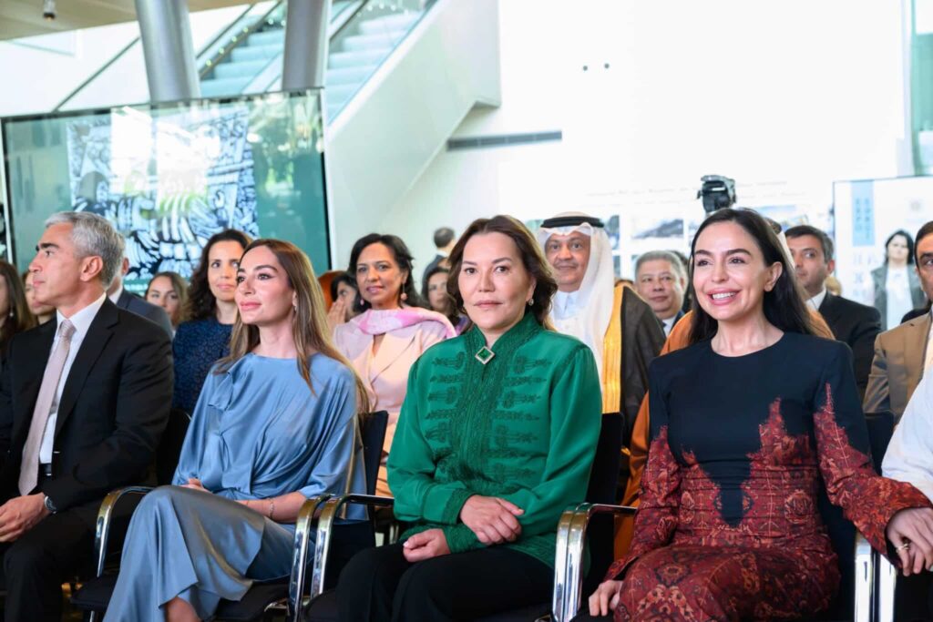 Lalla Hasnaa inaugure à Bakou l’exposition numérique « Le Tapis de Rabat, une trame d’arts »