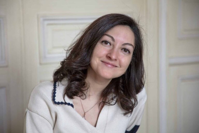 الأكاديمية الفرنسية.. زينب مكوار تفوز بجائزة هنري دي رينييه لسنة 2025 عن روايتها الثانية "تذكر النحل جيدا"