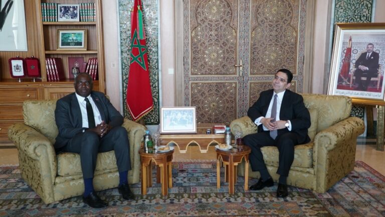 À l’issue d’une rencontre entre le ministre des Affaires étrangères, de la Coopération africaine et des Marocains résidant à l’étranger, Nasser Bourita, et le ministre d’État britannique aux Affaires étrangères, au Commonwealth et au Développement, David Lammy.