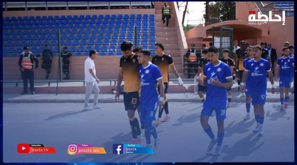 كأس التميز.. لاعبو الكوكب المراكشي واتحاد تواركة يدخلون أرضية ملعب الحارثي (فيديو)