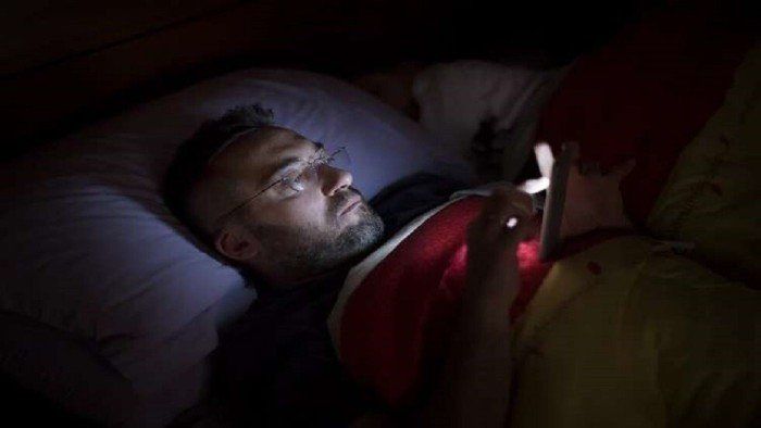 دراسة تكشف وجود علاقة بين التعرض للضوء الاصطناعي ليلا والاكتئاب