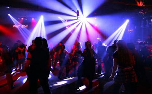 أحكام ثقيلة في حق أفراد شبكة إجرامية تورطوا في شجار دموي داخل ملهى ليلي بمراكش