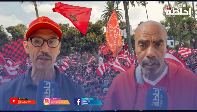 في بادرة حسنة.. توزيع قنينات ماء على مشجعي الوداد قبل مباراة العين الإماراتي (فيديو)