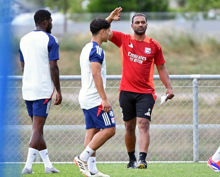 ليغ 1.. تعيين لاعب الوداد والمنتخب الوطني السابق عليوي مدربا مساعدا لنادي لانس