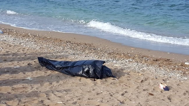 شاطئ طنجة يلفظ جثة شاب ويثير حالة صدمة وسط المصطافين