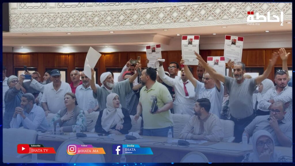 قربالة.. ساكنة الحي العسكري توقف أشغال دورة المجلس الجماعي لمراكش وتطالب بإنصافها (فيديو)