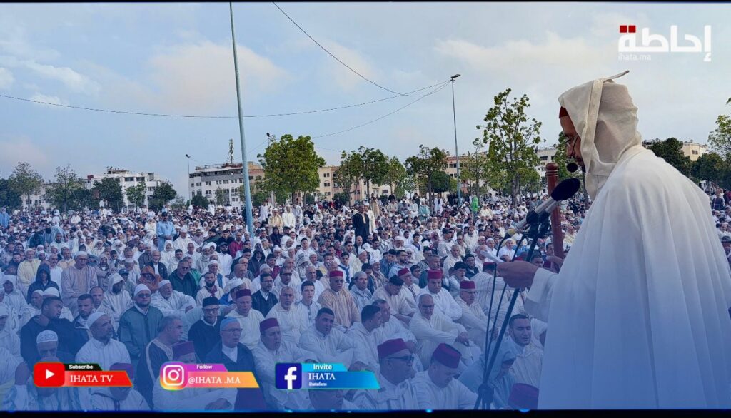 مئات البيضاويين يتوافدون على مصلى حي مولاي رشيد لأداء صلاة عيد الأضحى (فيديو)