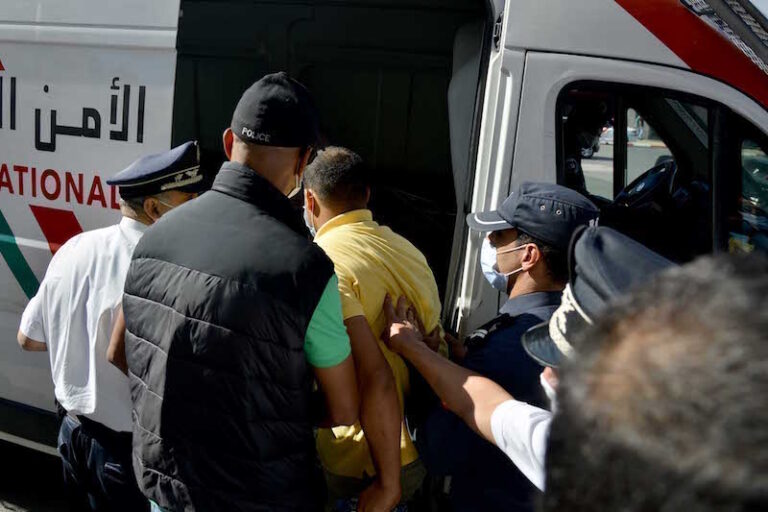 أمن العيون يضع حدا لنشاط شخص مطلوب للعدالة بموجب 21 برقية بحث