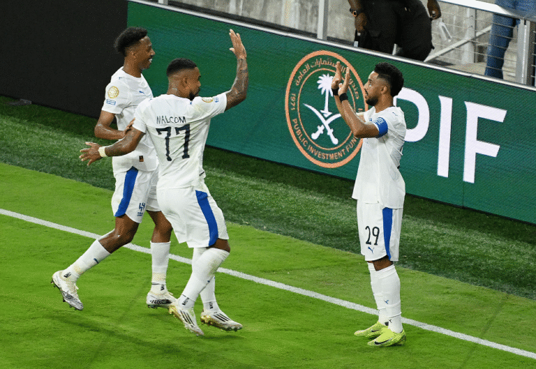 الهلال أول ناد عربي وآسيوي يبلغ ثمن نهائي مونديال الأندية بحلته الجديدة