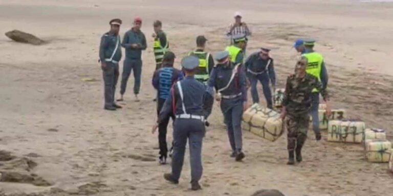مياه البحر تلفظ كمية كبيرة من المخدرات بشاطئ طماريس