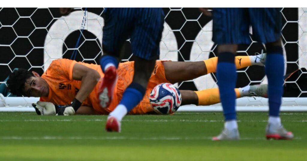 ياسين بونو .. سيد التصديات لركلات الجزاء بلا منازع