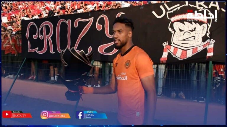 يوسف مهري اللاعب السابق للكوكب يهدي باقة ورد للجماهير المراكشية (فيديو)