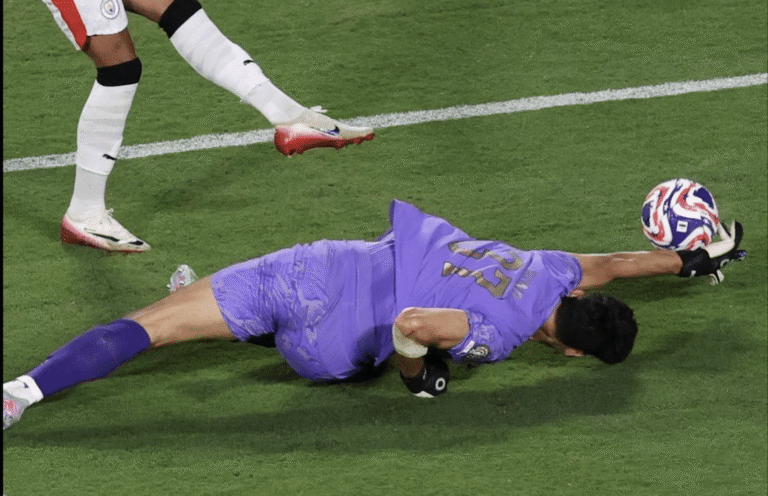 ياسين بونو .. قفاز من ذهب يقود الهلال لصناعة المجد في مونديال الأندية 2025