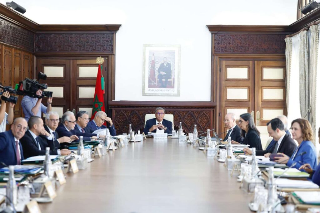 الحكومة تتوقع خفض العجز إلى 3% ونموا بـ4.5% في 2025 وتعلن توجهات مالية 2026