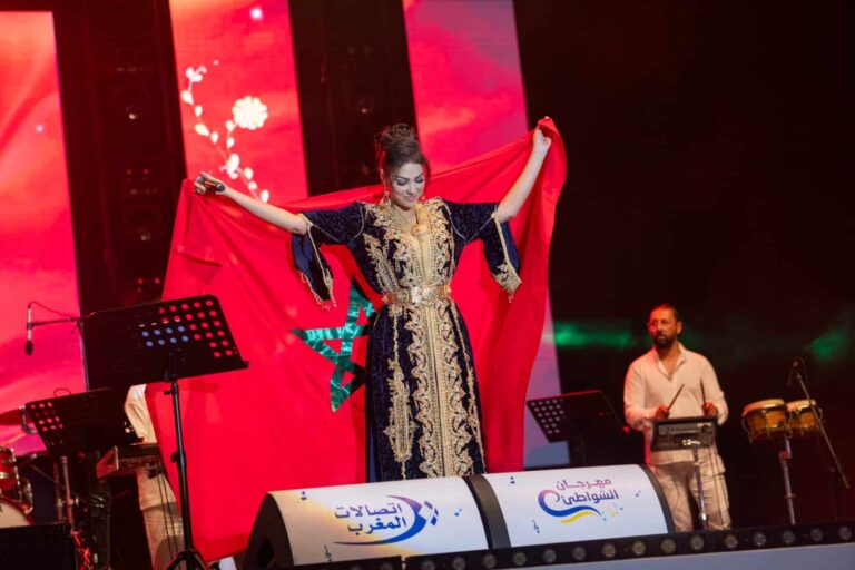 مهرجان شواطئ اتصالات المغرب ينطلق بقوة من طنجة وسط أجواء جماهيرية حماسية