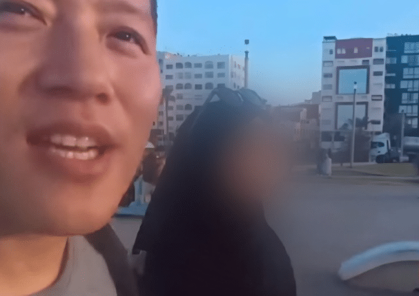 اليوتيوبر الكوري يعتذر للمغاربة والفتاة ويحذف الفيديو المثير للجدل المصور بالدار البيضاء