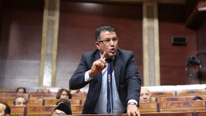 حموني ينتقد غياب الوزراء ويحمل أخنوش المسؤولية