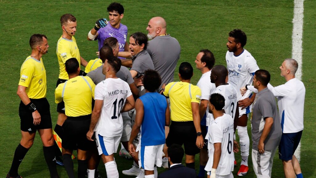 بونو كما لم تشاهده من قبل.. هذا ما فعله الدولي المغربي بعد مباراة الهلال وفلوميننسي