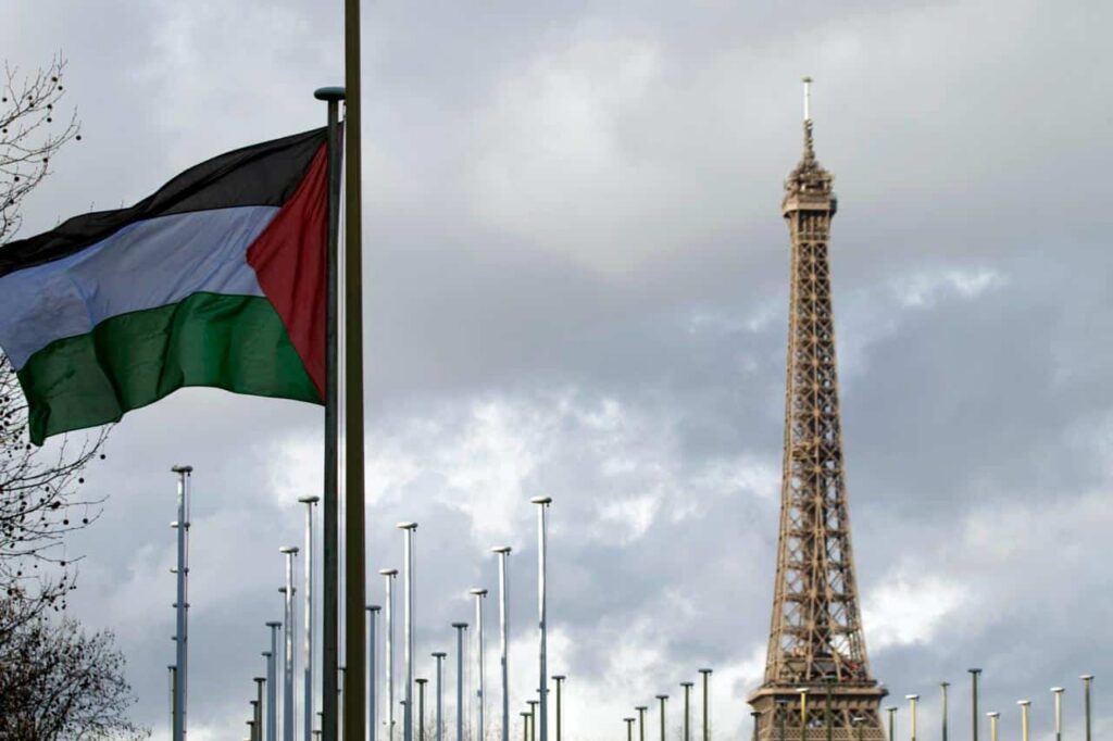 ماكرون يعلن عزم فرنسا على الاعتراف بدولة فلسطين وإسرائيل تندّد