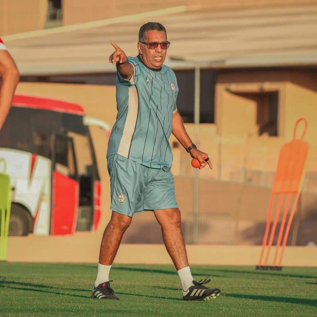 الطاوسي يجري أول حصة تدريبية مع فريق الكوكب المراكشي