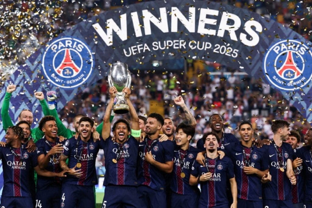 حكيمي يحرز لقب كأس السوبر الأوروبية مع باريس سان جيرمان