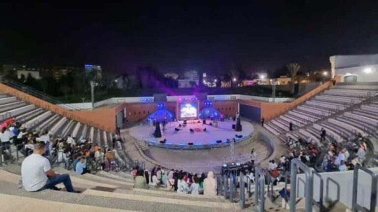 منظم حفل أميمة باعزية وزهيرة الرباطية بأكادير ينصب عليهما وعلى الجماهير ويفر خارج الوطن