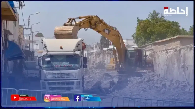 السلطات تهدم محلات الحدادة بدرب السلطان (فيديو)