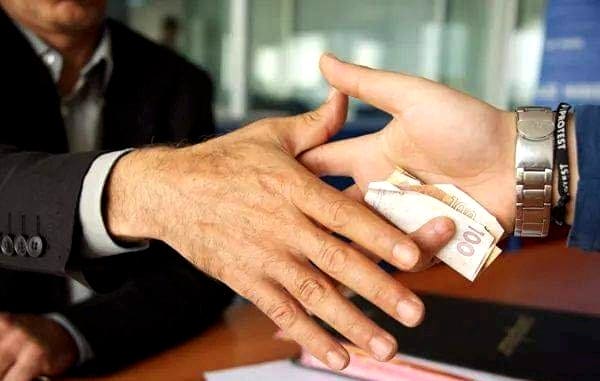 القصة الكاملة وراء توقيف قائد وعون سلطة بسبب شبهة تلقي رشوة بمراكش