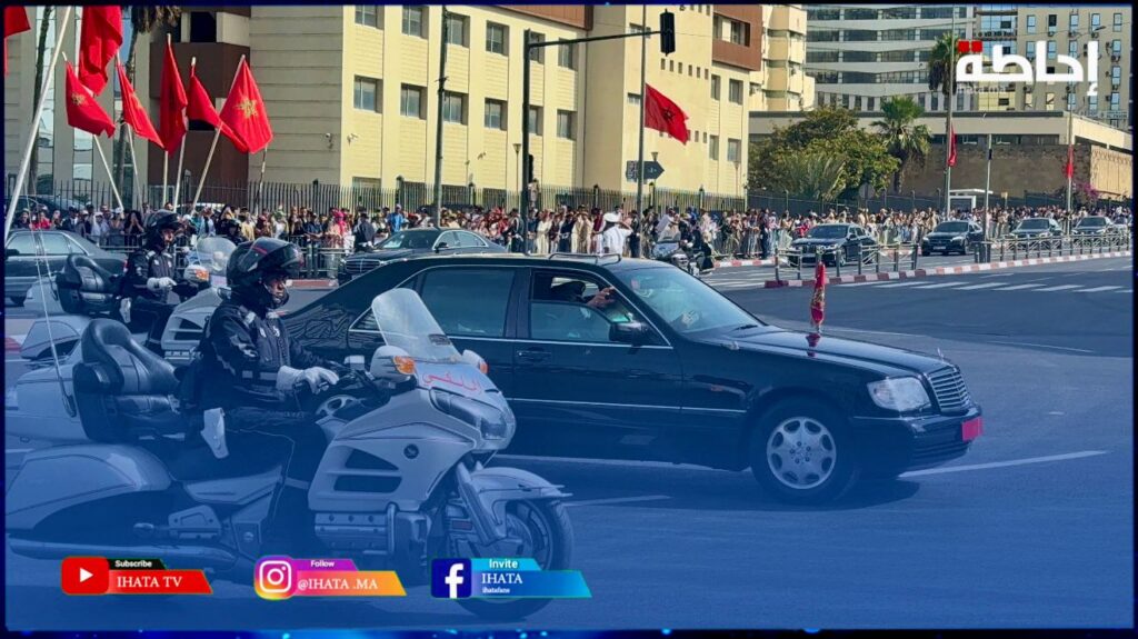استقبال شعبي حافل للملك محمد السادس بمحيط ميناء الدارالبيضاء