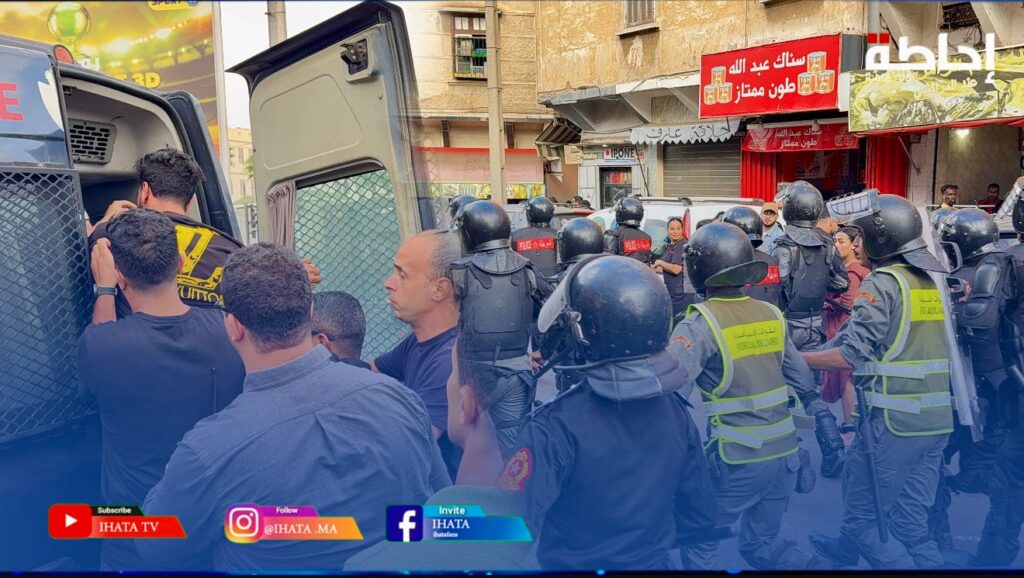 أمن البيضاء يفرق وقفة احتجاجية ويوقف العشرات من المشاركين المحكمة الإبتدائية الزجرية بالدار البيضاء