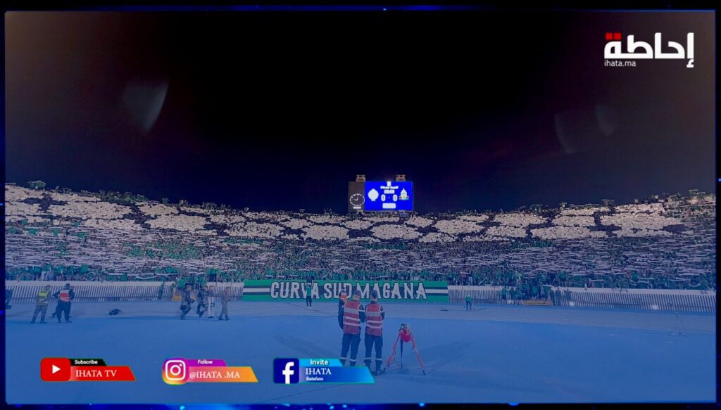 بالكوفية و”رجاوي فلسطيني”.. جماهير الرجاء تبدع قبل بداية الكلاسيكو أمام الجيش