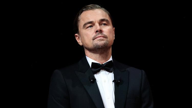 دي كابريو نجم فيلم جديد "سياسيّ جدا" يتناول التطرف والعنف