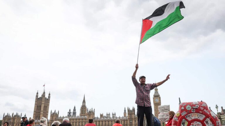 أعلنت بريطانيا وكندا وأستراليا، الأحد 21 شتنبر 2025، اعترافها الرسمي بقبام دولة فلسطينية
