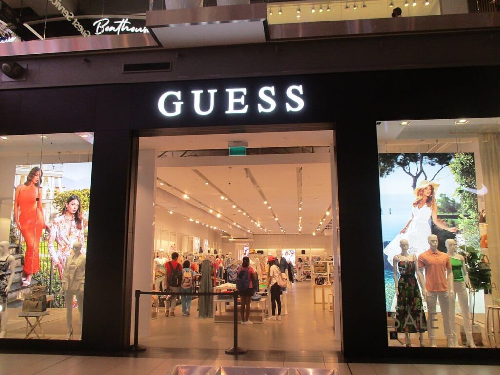 علامة الأزياء العالمية «GUESS» تختار مراكش للاحتفال بذكراها الـ45 بمناسبة مؤتمر "عالم واحد، علامة واحدة"