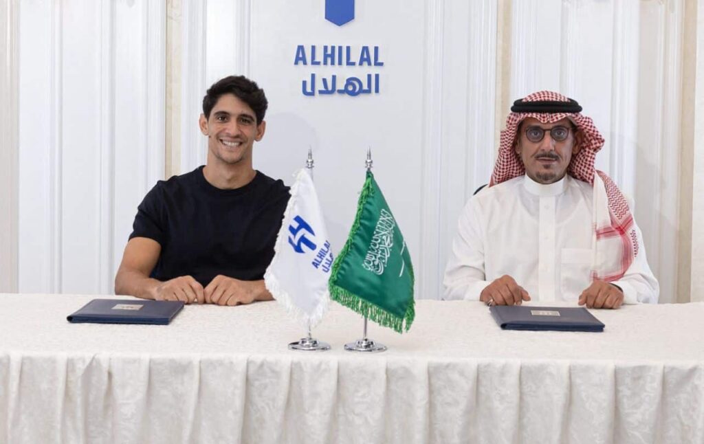 ياسين بونو يجدد عقده مع نادي الهلال السعودي حتى سنة 2028