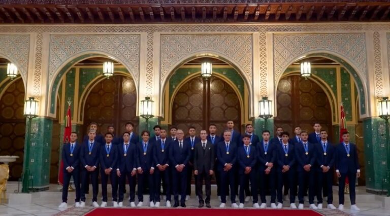 ولي العهد الأمير مولاي الحسن يترأس حفلا أقامه الملك على شرف أعضاء المنتخب الوطني بطل العالم
