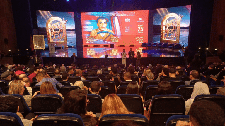 توج الفيلم الروائي الطويل "البحر البعيد" للمخرج سعيد حميش بن العربي، بالجائزة الكبرى للدورة الـ25 للمهرجان الوطني للفيلم بطنجة، الذي اختتمت فعالياته، أمس السبت، في حفل بهيج بقصر الفنون والثقافة.