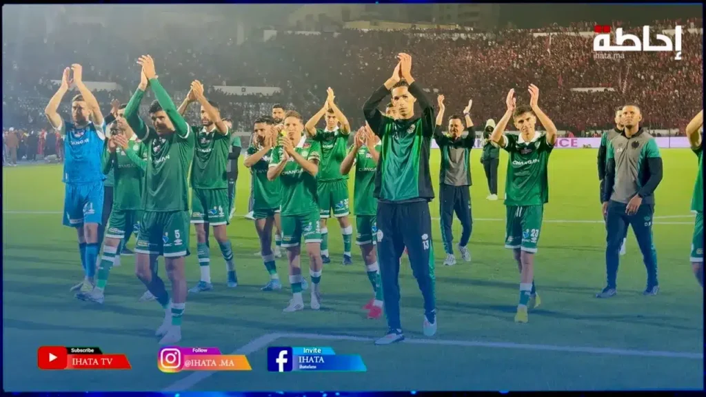 لاعبو الرجاء يحيّون الجماهير الخضراء بعد عرض جماهيري استثنائي في الديربي